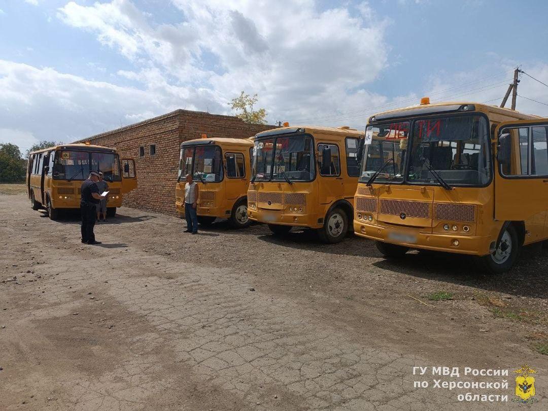 В преддверии нового учебного года госавтоинспекторы проверили безопасность поездок в школьных автобусах Чаплынского округа.