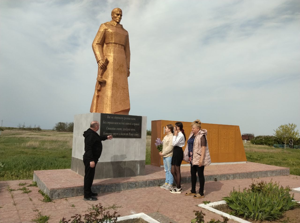 Открытый лекторий в селе Григорьевка Чаплынского МО ко Дню Всероссийской акции ко дню заботы о памятниках истории и культуры..