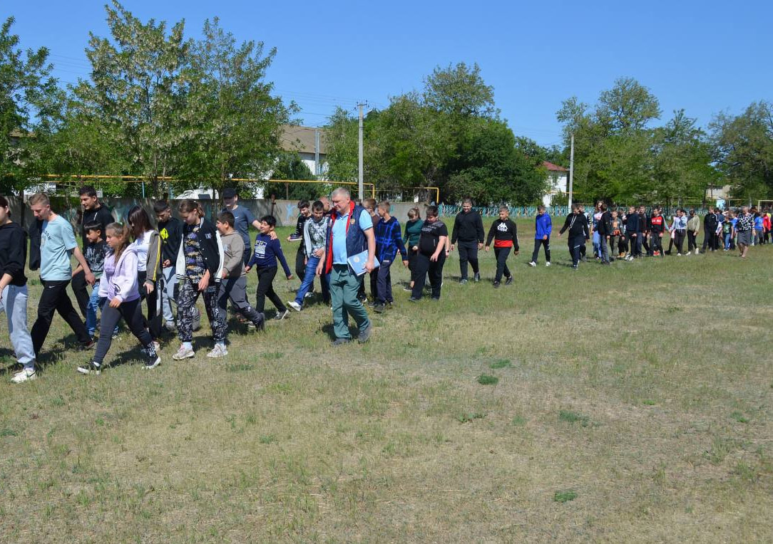 В школе села Крестовка провели объектовую тренировку действий при обнаружении подозрительного объекта.