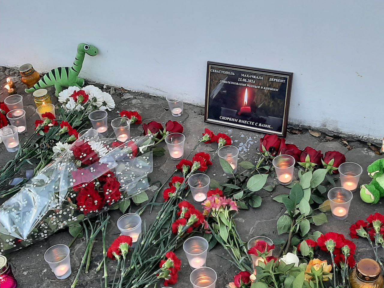 В Чаплынском муниципальном округе провели мероприятие, приуроченное памяти жертв терактов в Дагестане и Севастополе.