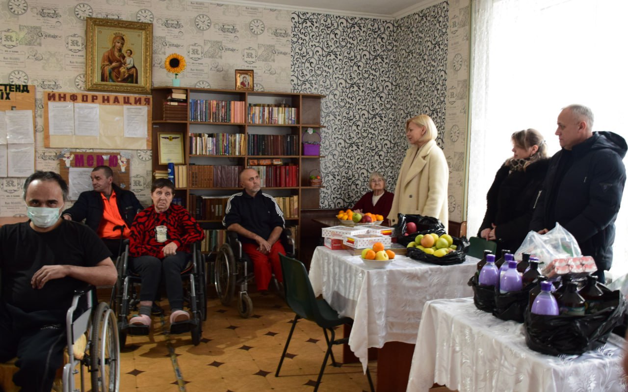 В Чаплынский гериатрический пансионат передали гуманитарную помощь.