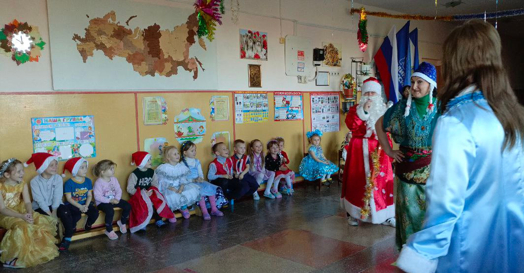 В Строгановке провели торжественное открытие новогодней елки.