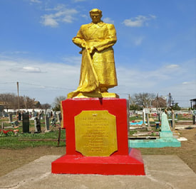  В селе Кучерявовладимировка привели в порядок памятник на братской могиле.