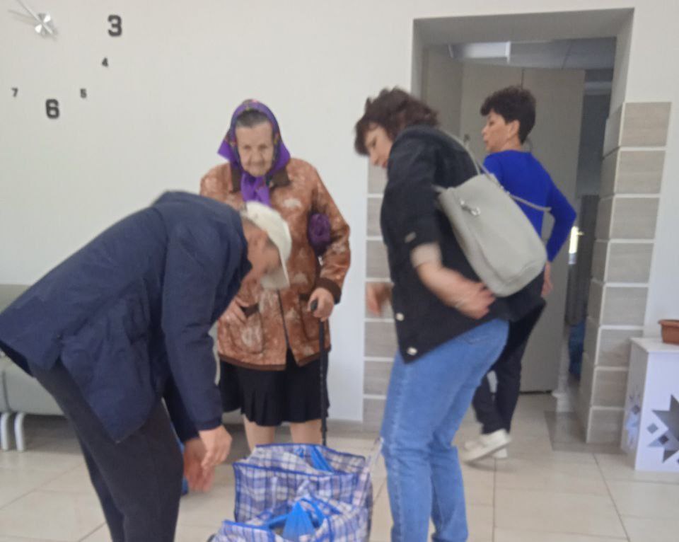 В Чаплинском муниципальном округе проводится раздача гуманитарной помощи.