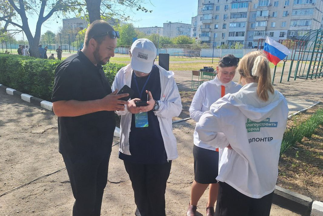 Волонтёры ФКГС в Чаплинском муниципальном округе продолжают сбор голосов за проекты благоустройства.