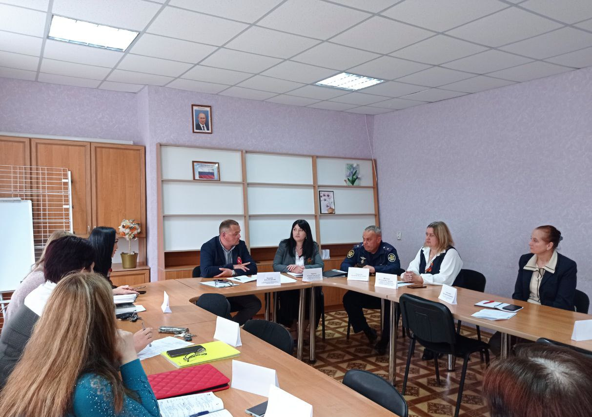 В администрации Чаплынского муниципального округа состоялось очередное заседание комиссии по делам несовершеннолетних и защите их прав.