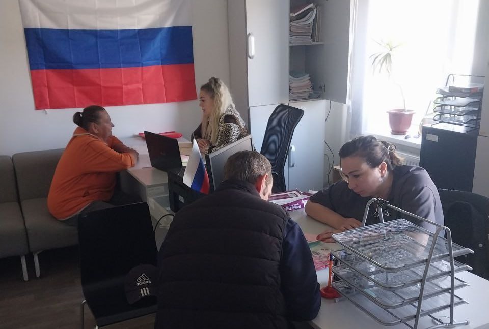 В Крестовском территориальном отделе прошли выездные бесплатные консультации юристов.