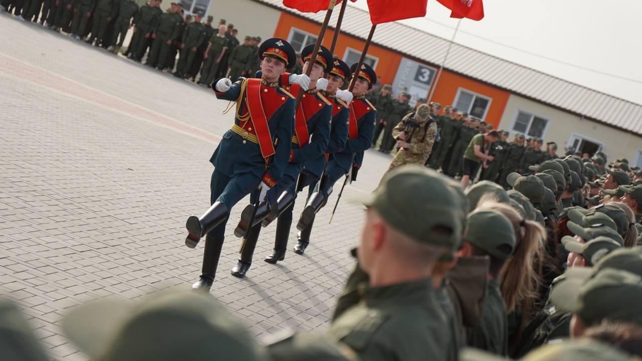 Более 40 подростков Херсонщины участвуют в первой в 2025 году смене «Время юных героев» Центра «ВОИН» в Волгограде.