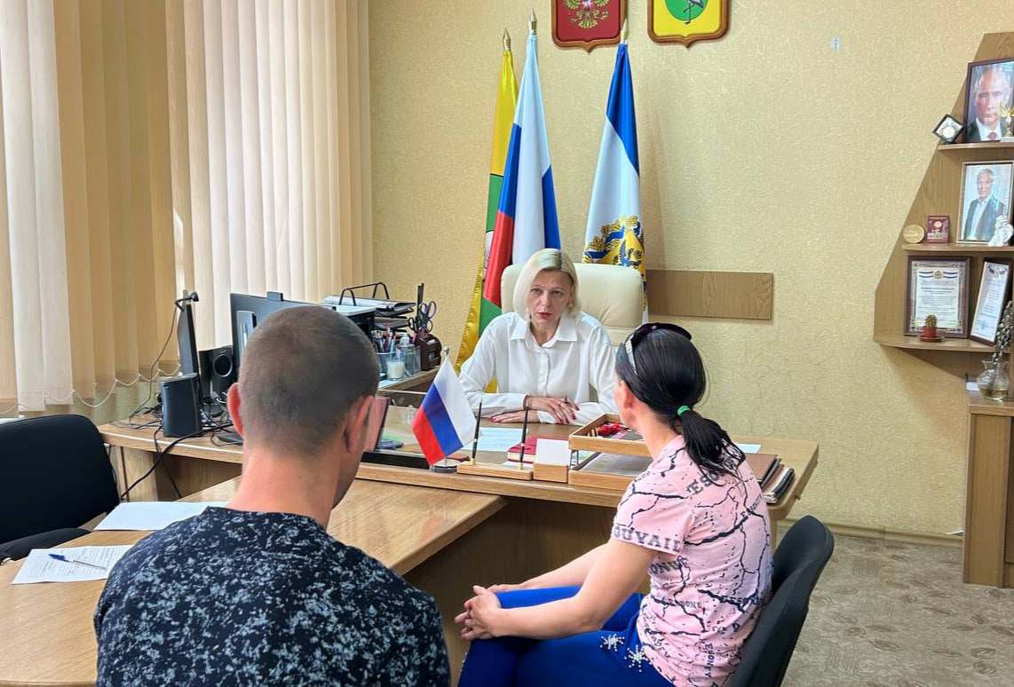 Глава Чаплинского муниципального округа провела личный прием граждан.