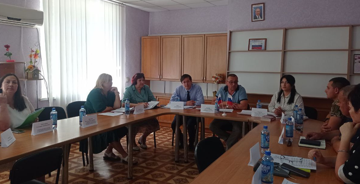 В Чаплинском муниципальном округе комиссия по делам несовершеннолетних и защите их прав оштрафовала жителей округа, которые ненадлежащим образом исполняют родительские  обязанности.