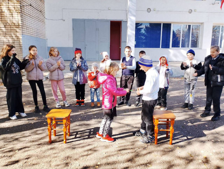 В Чаплынском МО провели мероприятия ко Дню бабушек и дедушек. В Чаплынском МО провели мероприятия ко Дню бабушек и дедушек.