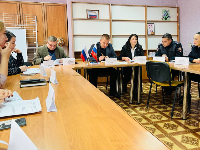 В Чаплынском муниципальном округе прошло очередное заседание комиссии по делам несовершеннолетних и защите их прав. В Чаплынском муниципальном округе прошло очередное заседание комиссии по делам несовершеннолетних и защите их прав.