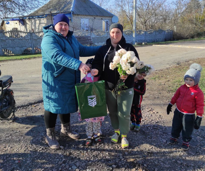 В Чаплынском муниципальном округе продолжают поздравлять мам с Днем матери . В Чаплынском муниципальном округе продолжают поздравлять мам с Днем матери .