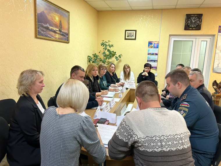 В пгт. Чаплынка провели первое заседание Комиссии по предупреждению и ликвидации чрезвычайных ситуаций и обеспечению пожарной безопасности Чаплынского муниципального округа. В пгт. Чаплынка провели первое заседание Комиссии по предупреждению и ликвидации чрезвычайных ситуаций и обеспечению пожарной безопасности Чаплынского муниципального округа.