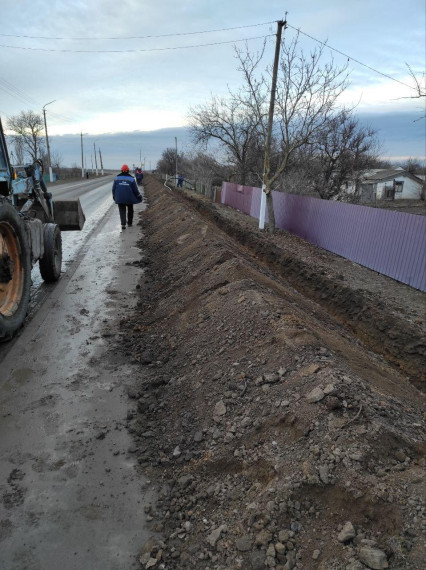 В селе Павловка Чаплынского района прокладывают новый водопровод . В селе Павловка Чаплынского района прокладывают новый водопровод .