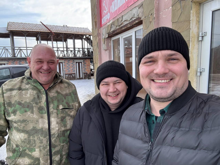 Гуманитарный груз для школы и детсадов Чаплинского округа доставил из Ульяновской области. Гуманитарный груз для школы и детсадов Чаплинского округа доставил из Ульяновской области.