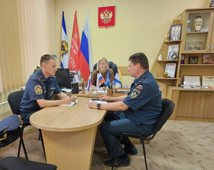Глава Чаплынского муниципального округа Лилия Пуляева провела оперативное совещание с представителями Главного управления МСЧ России по Херсонской области. Глава Чаплынского муниципального округа Лилия Пуляева провела оперативное совещание с представителями Главного управления МСЧ России по Херсонской области.