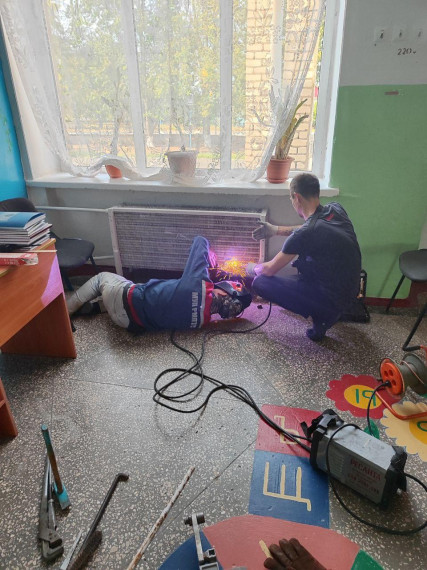 Рязанские специалисты восстанавливают систему отопления в Маркеевском детсаду . Рязанские специалисты восстанавливают систему отопления в Маркеевском детсаду .